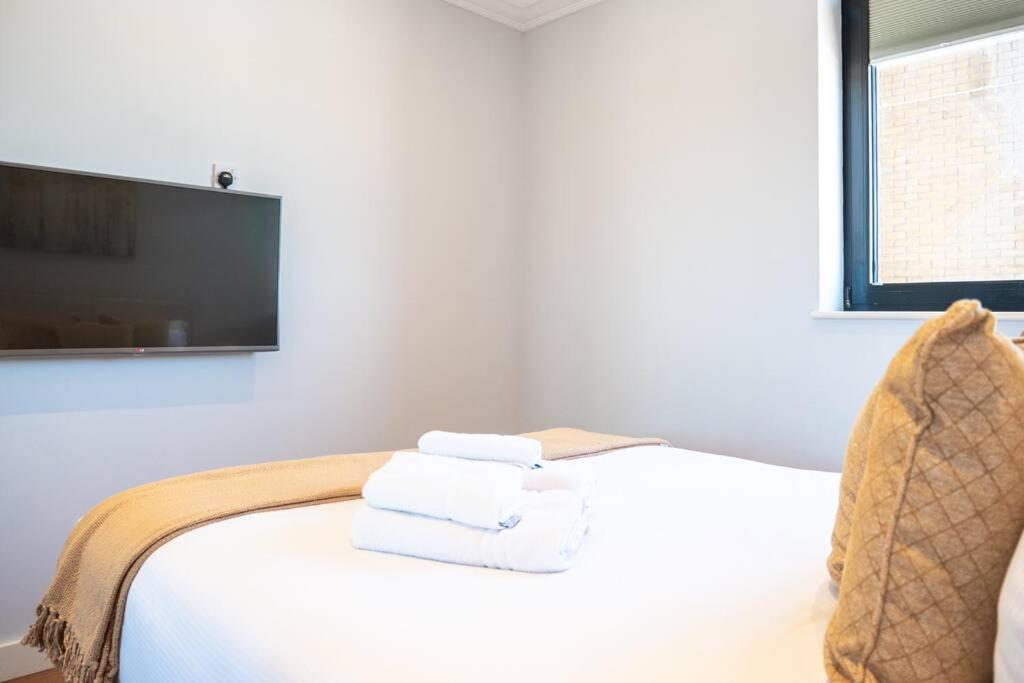 Stunning Views Modern Decor Flat In Kensington Appartement Londen