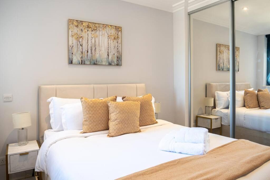Stunning Views Modern Decor Flat In Kensington Londen