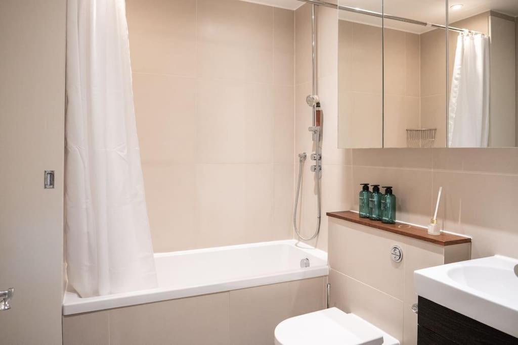 Stunning Views Modern Decor Flat In Kensington Appartement