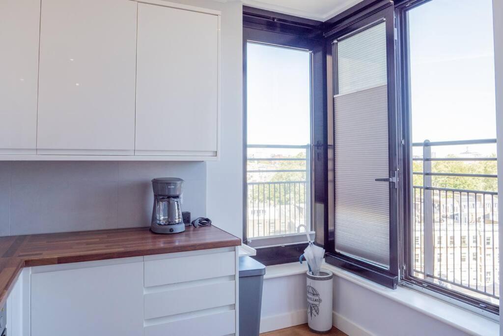Appartement Stunning Views Modern Decor Flat In Kensington Londen