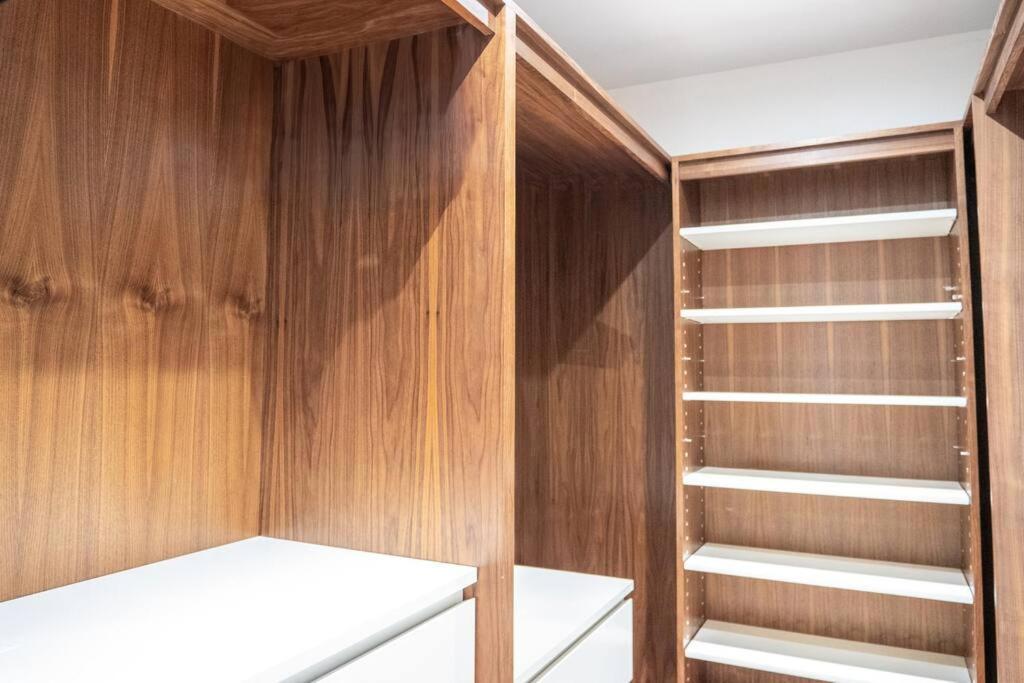 Stunning Views Modern Decor Flat In Kensington Londen
